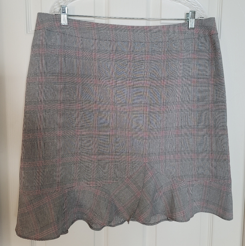 Tahari skirt 18